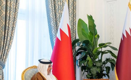 أمير قطر يبحث مع ولي عهد البحرين عدداً من الموضوعات ذات الاهتمام المشترك