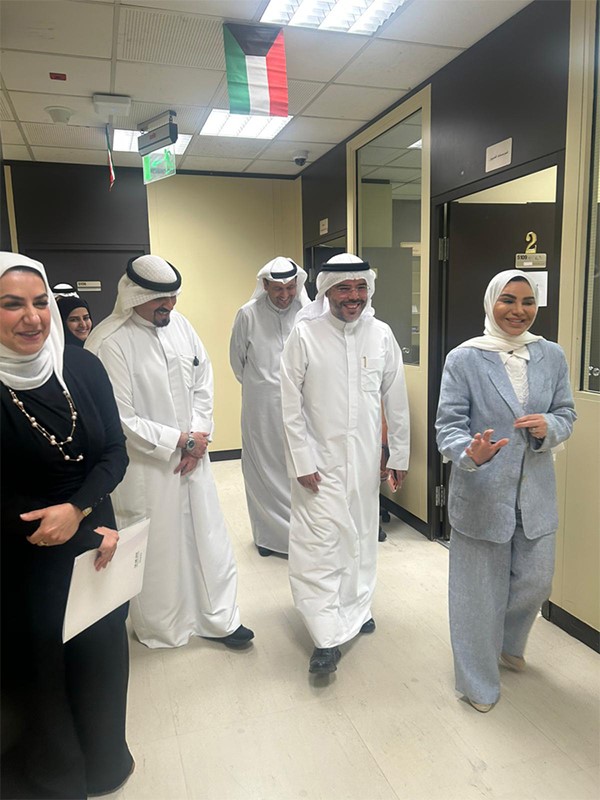 وزيرة الشؤون تقوم بزيارة كافة إدارات الوزارة لتقديم التهاني بالشهر الفضيل