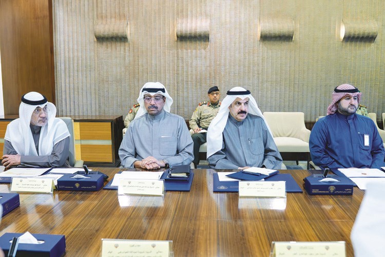 النائب الأول لرئيس مجلس الوزراء ووزير الداخلية الشيخ فهد اليوسف والشيخ عبدالله العلي ود.يعقوب الرفاعي والشيخ د.عبدالله المشعل
