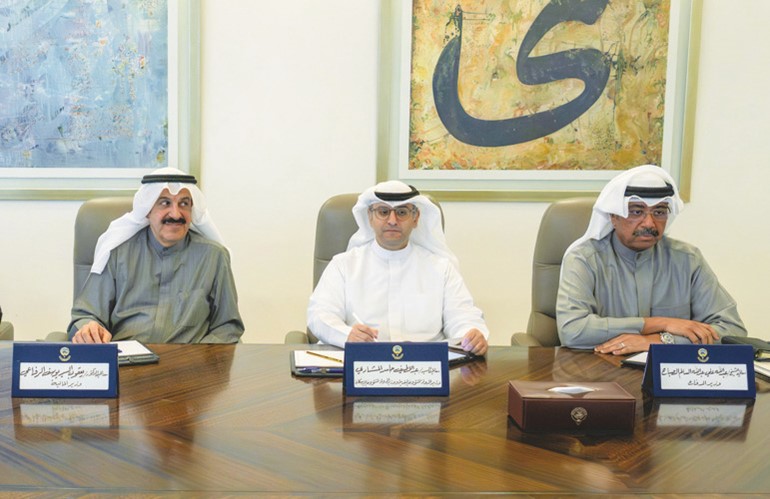 الشيخ عبدالله العلي وعبداللطيف المشاري ود.يعقوب الرفاعي