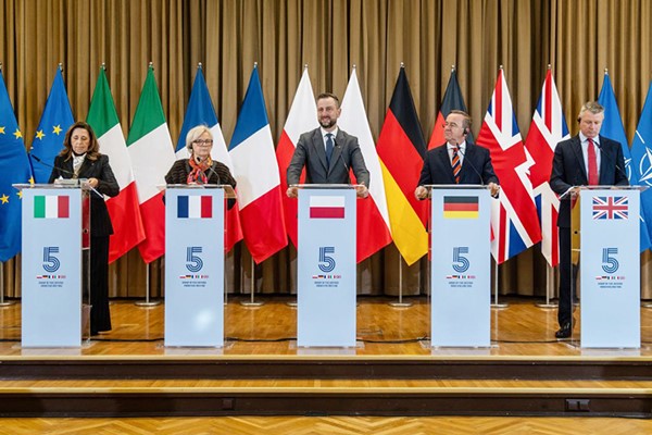 خمس دول أوروبية تطالب بضمانات أمنية قوية لكييڤ في أي اتفاق سلام مع روسيا