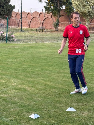 المصري عز الدين بهادر أكبر لاعب في التاريخ بعمر 74 عاما و125 يوما