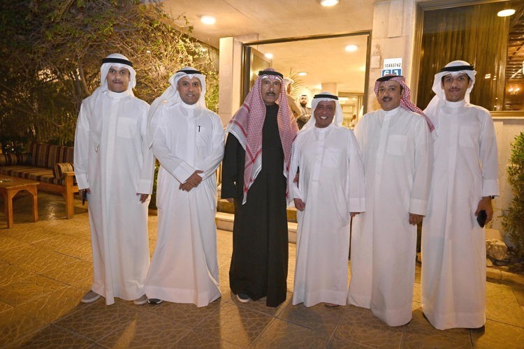 السفير علي الهيفي خلال تقديم التهاني