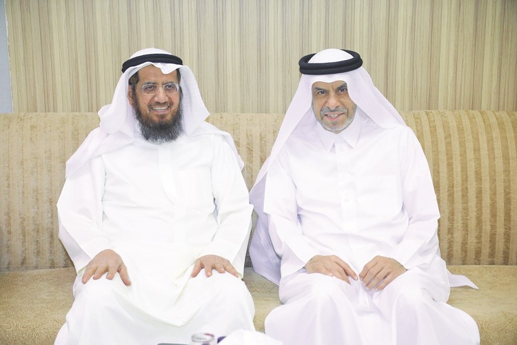 السفير القطري علي بن عبدالله آل محمود مباركا