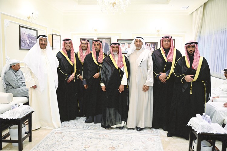 الشيخ فيصل جابر الأحمد والفريق ركن طيار الشيخ صباح جابر الأحمد مع دغيشم الدغيشم وعبدالعزيز الدغيشم
