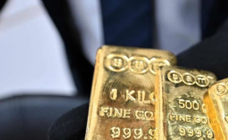 الذهب يرتفع وسعر الأونصة يتخطى الـ5160 دولاراً