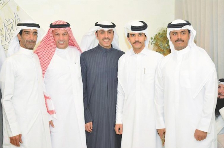جانب من المهنئين مع وليد الدغر
