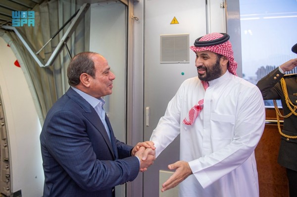 ولي العهد السعودي يستقبل الرئيس المصري في جدة