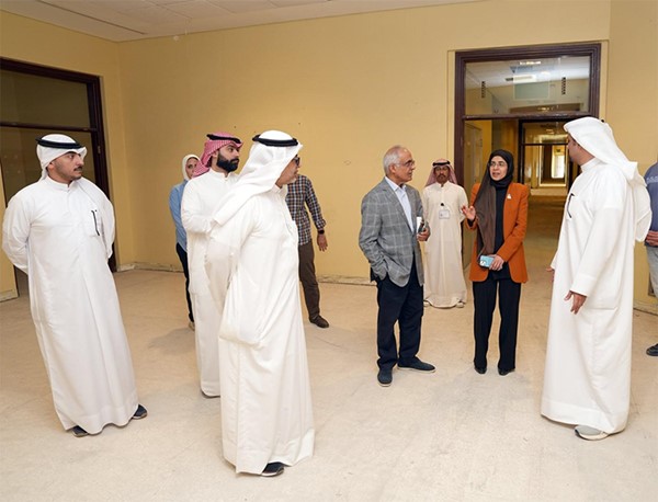 مديرة جامعة عبدالله السالم تتفقد الحرم الجامعي بالشويخ