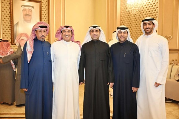 د.حمد روح الدين مهنئا أحمد الشحومي ونجله خليفة أحمد الشحومي