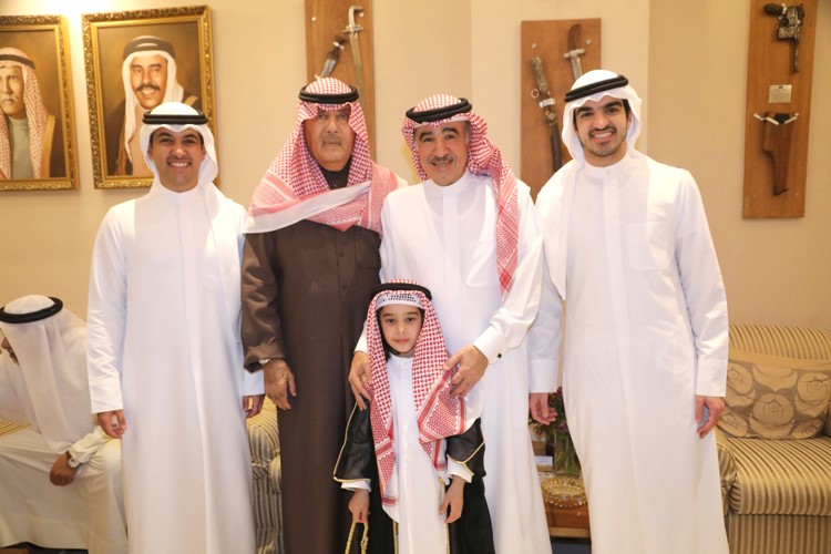 سعود البابطين وأبناؤه يهنئون عبدالرحمن السالم بالشهر الفضيل