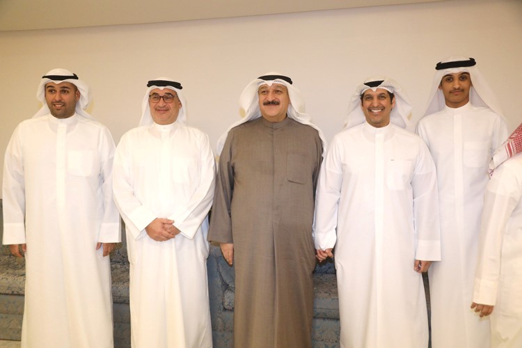 د.أحمد العوضي مقدما التهاني بالشهر الفضيل