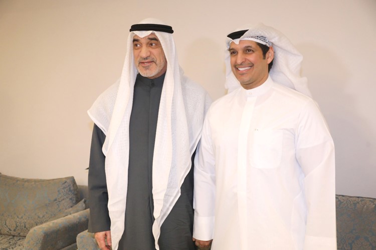 الشيخ فهد اليوسف مباركا لعبدالرحمن المطيري بالشهر الفضيل