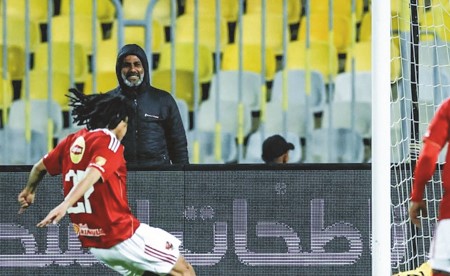 الأهلي يتجاوز سموحة بـ «صعوبة»