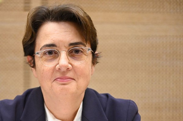 فرنسا: رئيسة متحف اللوڤر تقدم استقالتها بعد أشهر على عملية السطو