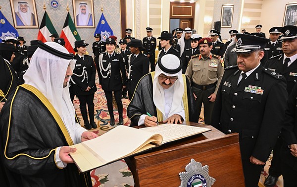 صاحب السمو يزور مبنى «الشيخ نواف الأحمد الجابر الصباح»: اليقظة الأمنية والتنسيق الميداني بين قطاعات «الداخلية» وتطبيق القانون على الجميع بحزم وعدل وحياد