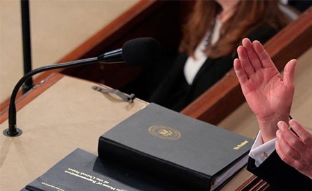 ترامب: أُُفضّل حل المواجهة مع إيران من خلال الدبلوماسية