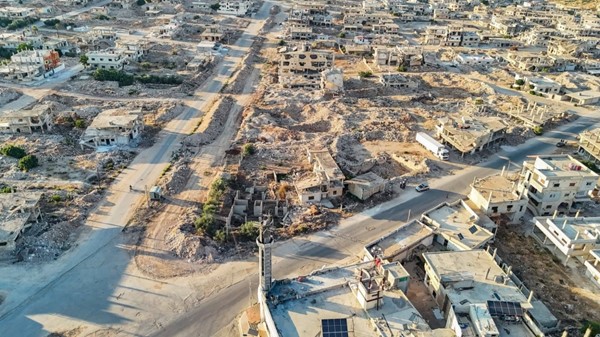 صورة جوية لبعض الدمار الذي حل في درعا (فيسبوك)