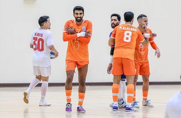 لاعب كاظمة صالح الفاضل يحتفل بالتسجيل في مرمى الكويت