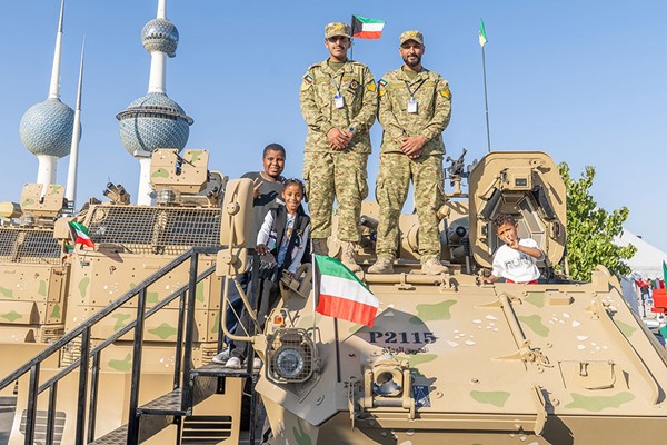 رئيس مجلس الوزراء يرعى ويحضر افتتاح المعرض العسكري بمناسبة الاحتفال بالأعياد الوطنية
