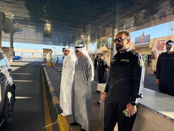 النويف: نعمل وفق خطة تشغيلية متكاملة في المواسم التي تشهد زيادة في أعداد المسافرين لتحقيق التوازن بين تسهيل الإجراءات الجمركية وتشديد الرقابة لحماية أمن الوطن ومكتسباته
