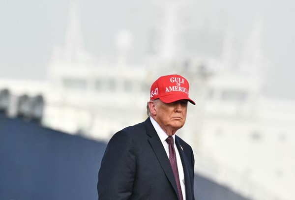 الرئيس الأميركي يعلن مقتل المرشد الأعلى الإيراني علي خامنئي