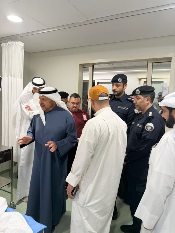 عذبي الناصر يتفقد مصابي الهجوم الإيراني في مستشفى الفروانية