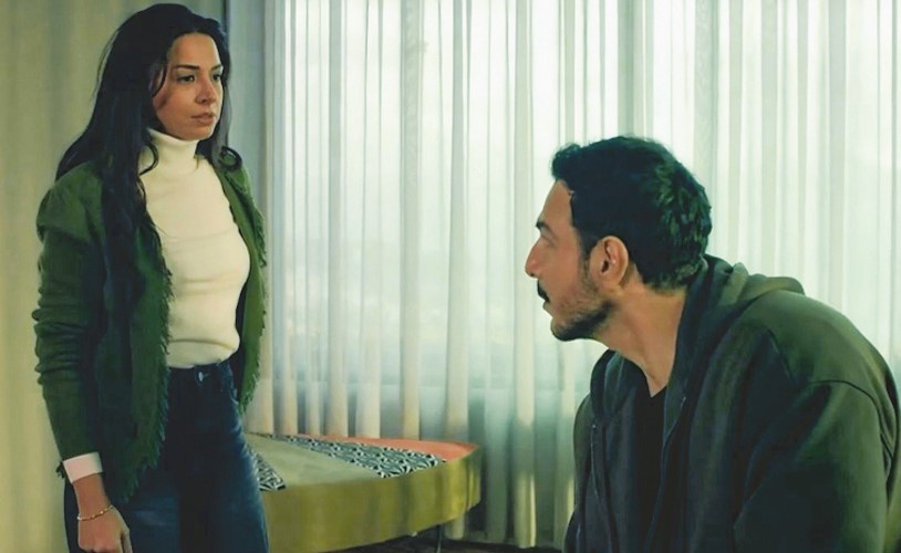 «أنا وهي وهيا».. يكشف الأقنعة