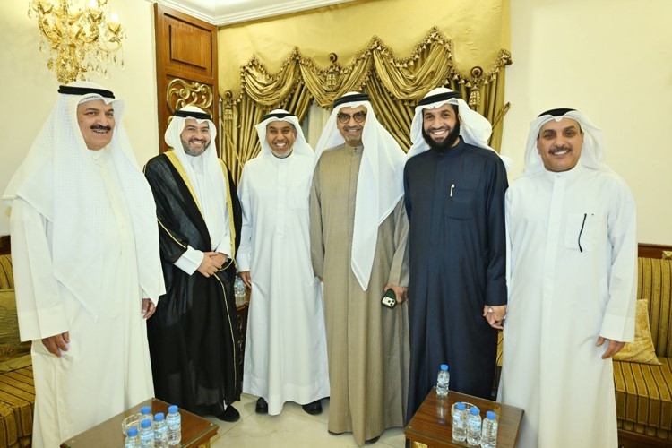 الشيخ حمود المبارك ود.مبارك الطشه ود.غنيم الطشه 
وبدر الدويلة يهنئون