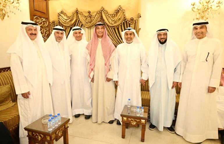 السفير علي الظفيري وناهس العنزي والسفير مجدي الظفيري ود.صلاح الغزالي وبدر الدويلة يباركون