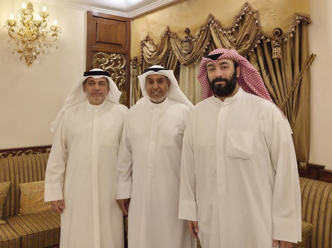 د.حسن كمال وعلي كمال يهنئان فهد الشعلة