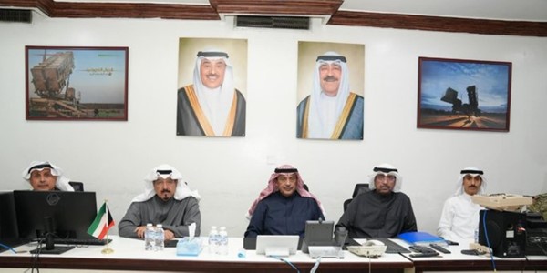 سمو ولي العهد الشيخ صباح الخالد يرافقه سمو الشيخ أحمد العبدالله رئيس الوزراء ووزير الدفاع الشيخ عبدالله العلي ووزير الديوان الأميري الشيخ حمد جابر العلي ورئيس ديوان سمو ولي العهد الشيخ ثامر جابر الأحمد