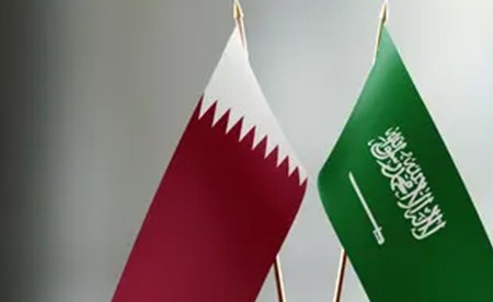 نائب رئيس الوزراء القطري يبحث مع وزير الدفاع السعودي آخر المستجدات والتطورات الأمنية بالمنطقة