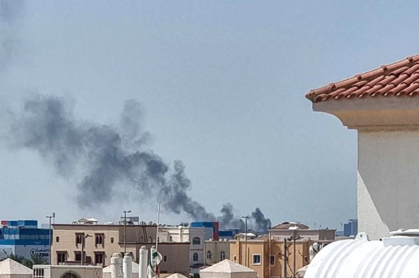 الدفاعات الجوية الإماراتية تعاملت مع 165 صاروخاً باليستياً و541 طائرة مسيرة إيرانية