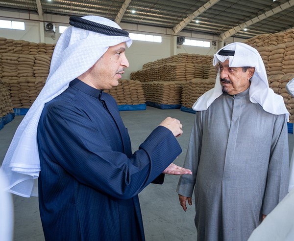 رئيس الوزراء قام بزيارة تفقدية إلى شركتي «التموين» و«مطاحن الدقيق»