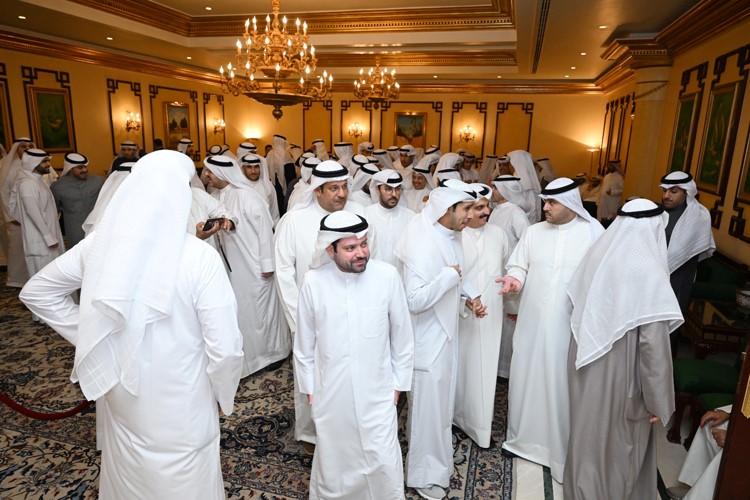 الحضور في ديوان الرفاعي خلال الاستقبال للمباركة بالشهر الفضيل