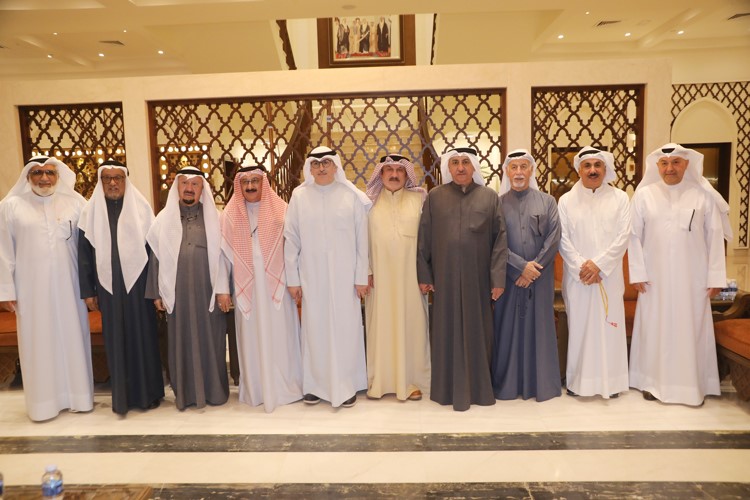 د.بدر الخضري وعلي آرتي ود.عبدالله سهر وعدد من الحضور يهنئون محمد بن رضا بالشهر الفضيل