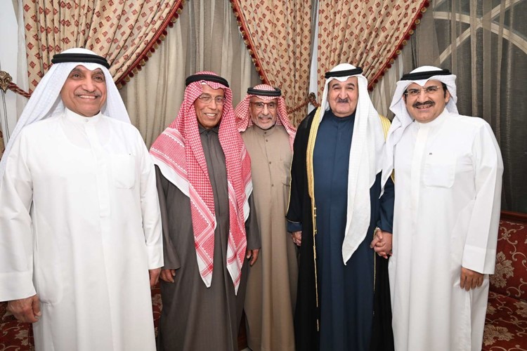 الشيخ دعيج جابر العلي مهنئا محمد البرجس وفيصل جاسم البرجس