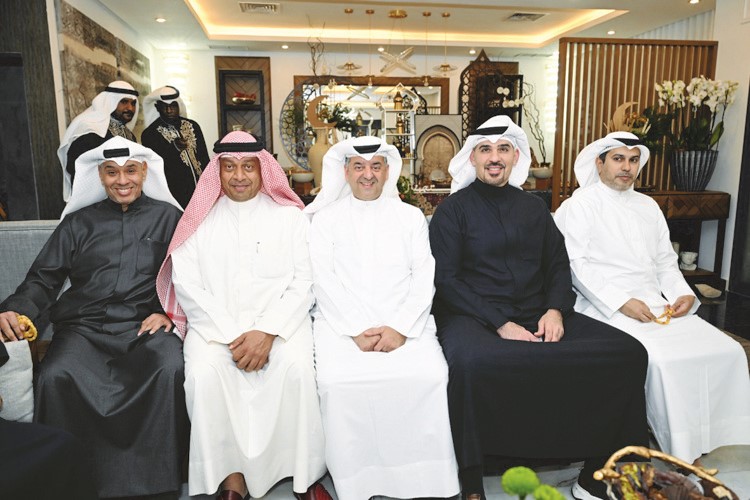 د.حمد المطر ومشعل الزايد يهنئان وليد الخشتي