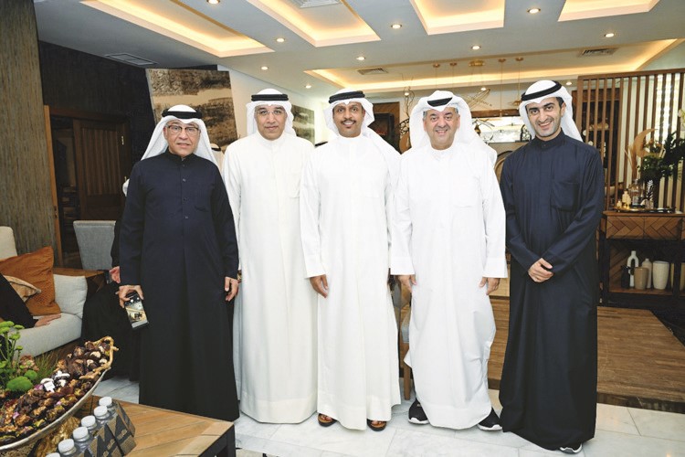 عبدالعزيز السمحان مهنئا