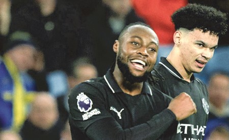 مان سيتي يجتاز اختبار ليدز.. وليفربول يهزم وست هام