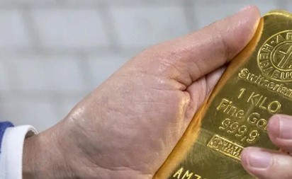 الإقبال الواسع على الملاذات الآمنة يقفز بالذهب والفضة