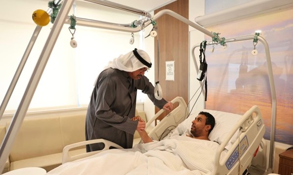 وزير الدفاع اطمأن على الحالة الصحية للمصابين في مستشفى الجهراء