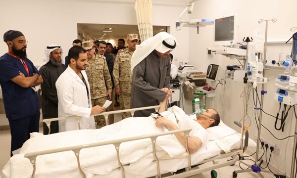 وزير الدفاع اطمأن على الحالة الصحية للمصابين في مستشفى الجهراء