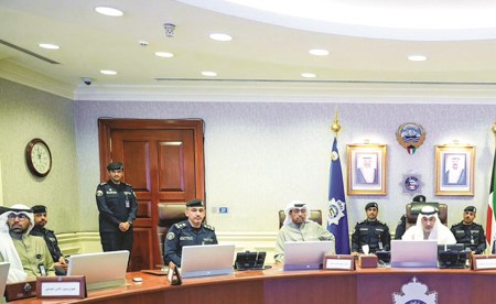 النائب الأول ووزير الدفاع يتابعان آخر المستجدات: الجاهزية الكاملة ورفع مستوى التنسيق اللحظي