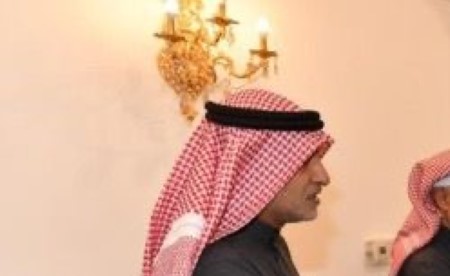 وزير الدفاع يزور أهالي شهداء العمليات الحربية لتقديم واجب العزاء