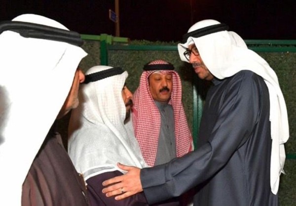 وزير الدفاع الشيخ عبدالله العلي يقدم واجب العزاء إلى أهالي الشهداء
