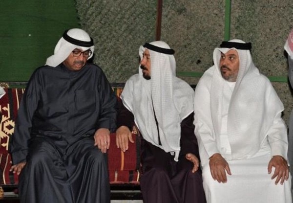 جانب من تقديم وزير الدفاع الشيخ عبدالله العلي واجب العزاء