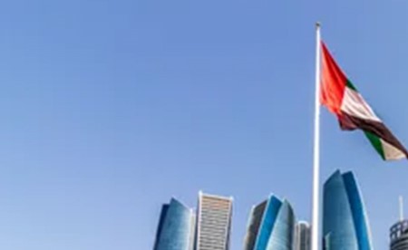 مكتب أبو ظبي الإعلامي: الجهات المختصة تعاملت مع سقوط شظايا على موقعين أدّت لسقوط 6 إصابات