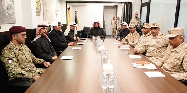 سمو ولي العهد الشيخ صباح الخالد الحمد الصباح يزور وزارة الدفاع يرافقه سمو الشيخ أحمد العبدالله رئيس مجلس الوزراء وفي استقباله وزير الدافع الشيخ عبدالله العلي ورئيس الأركان الفريق الركن خالد الشريعان وحضور وزير شؤون الديوان الأميري الشيخ حمد جابر العلي ورئيس ديوان سمو ولي العهد الشيخ ثامر الجابر وعدد من قيادات وزارة الدفاع